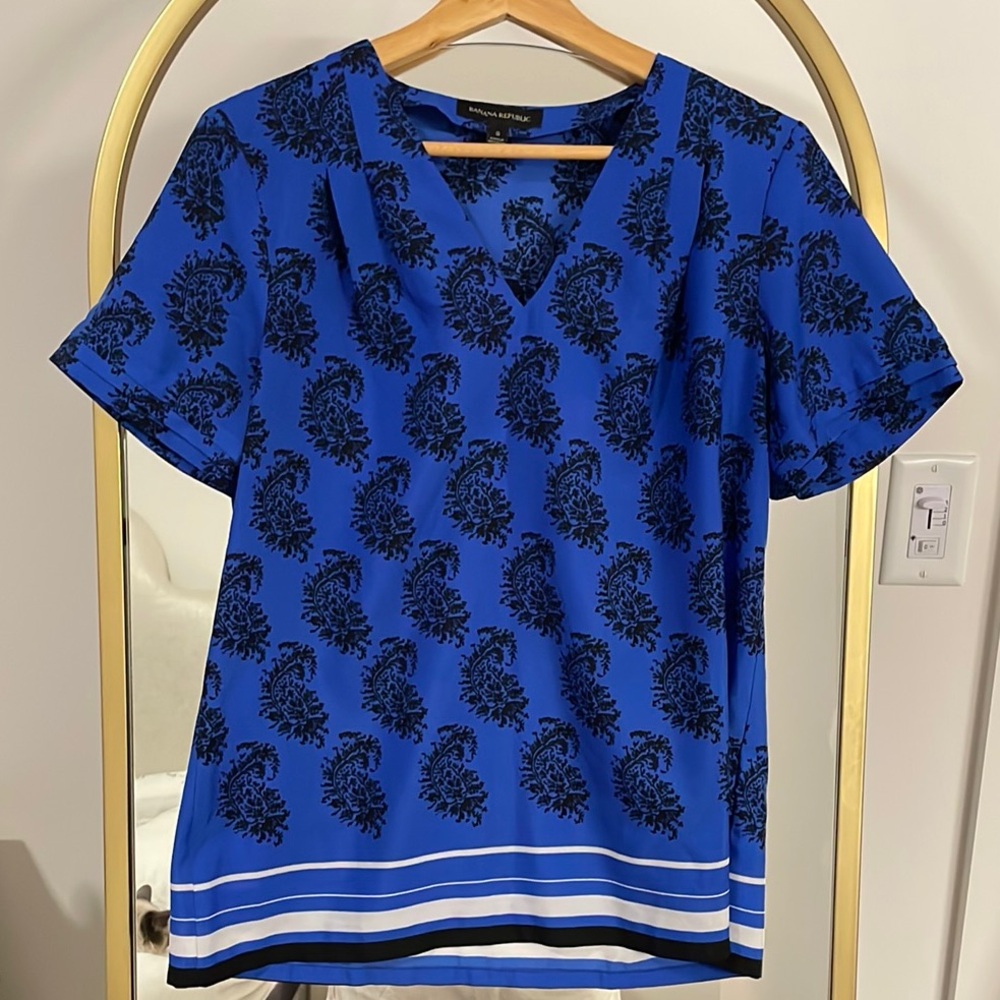 Banana Republic Blue and Black Graphic Short Sleeve Blouse